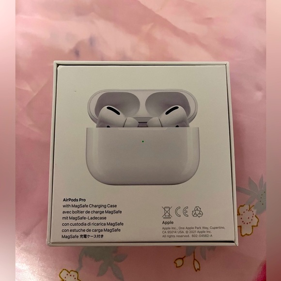 Apple Airpods Pro Wireless Bluetooth with MagSafe Charging Case - Picture 1 of 6